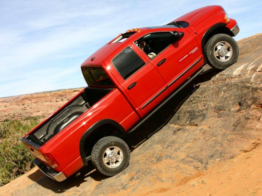  Dodge Ram Power Wagon Quad Cab 2005 года  (фото 31 из 61)